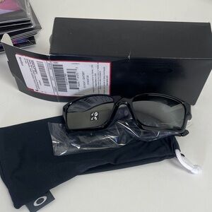 Oakley Black and White Product Label
